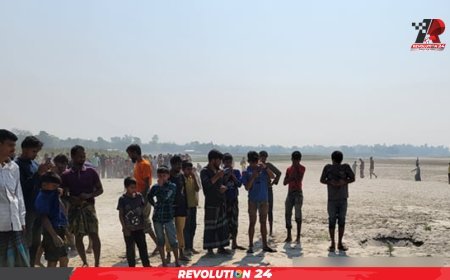 বালুর বাইরে বেরিয়ে থাকা মানুষের পা দেখতে পেয়ে চিৎকার, অতঃপর...