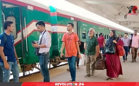 ট্রেন ছাড়ছে সময়মতো, সংকট নেই বাসেরও