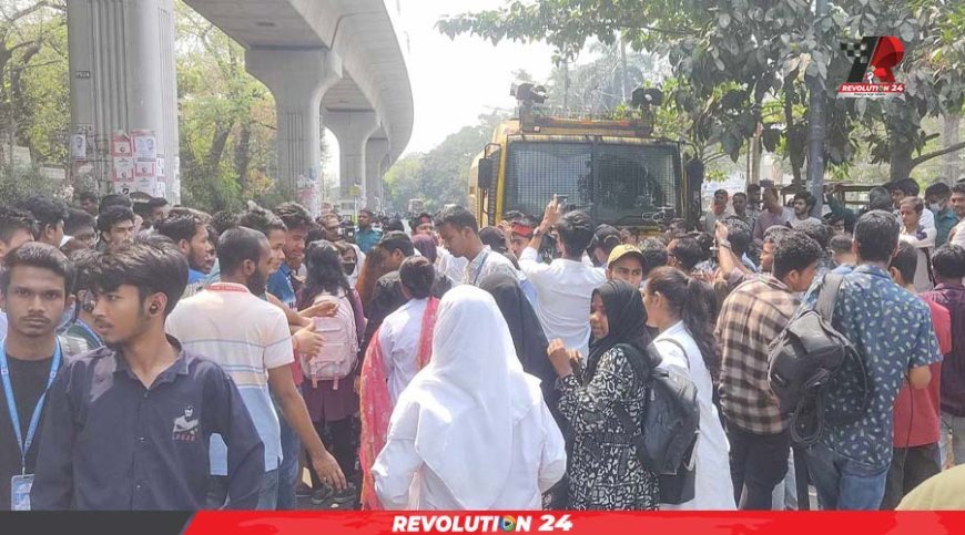 নারীর প্রতি সহিংসতার প্রতিবাদে শাহবাগে ৩০ কলেজ শিক্ষার্থীদের অবস্থান