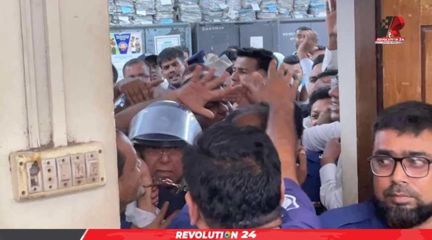 সাবেক আইনমন্ত্রীকে চড়-থাপ্পড় মারলেন আইনজীবীরা