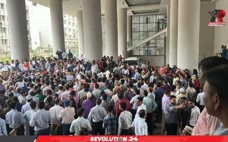 আজও উত্তাল সচিবালয়, চাকরি অধ্যাদেশ প্রত্যাহার না হলে কঠোর কর্মসূচির হুমকি