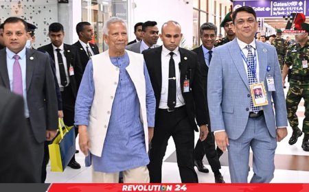 যুক্তরাজ্যে ৪ দিনের সফর শেষে দেশে ফিরলেন প্রধান উপদেষ্টা