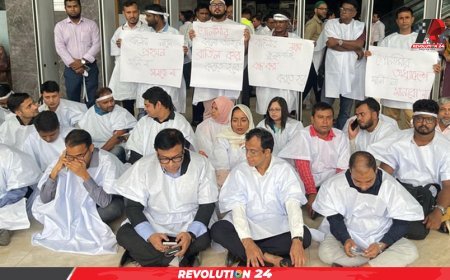 এবার কাফনের কাপড় পরে এনবিআরে ফের কলম বিরতি