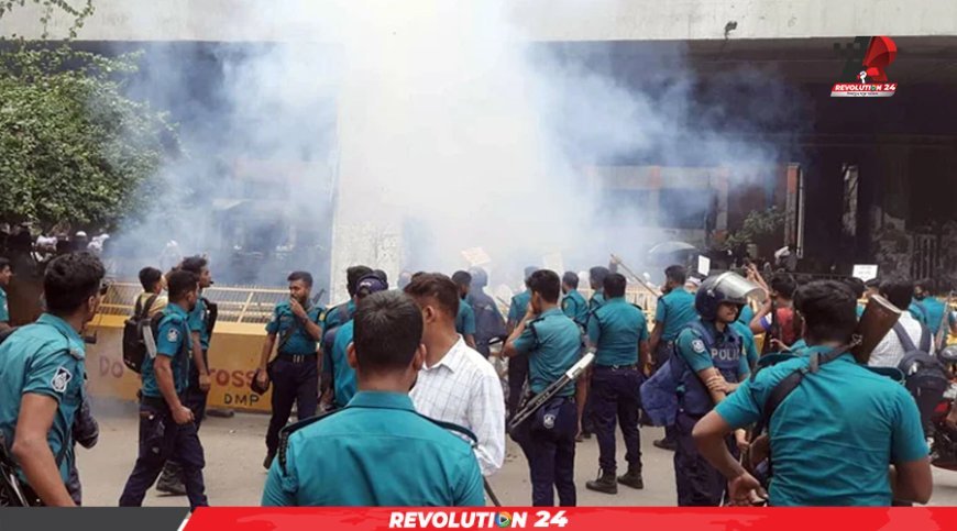 হঠাৎ উত্তপ্ত প্রেসক্লাব, পুলিশের সাউন্ড গ্রেনেড নিক্ষেপ