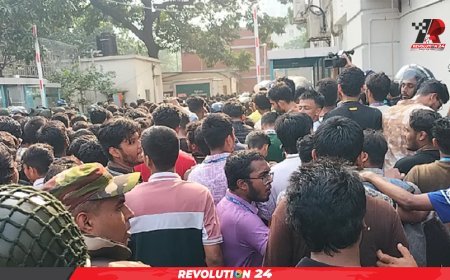 শিক্ষার্থীদের সচিবালয় থেকে সরিয়ে দিল আইনশৃঙ্খলা বাহিনী