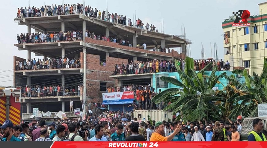 মাইলস্টোন কলেজ ক্যাম্পাসে সন্তানদের খুঁজতে অভিভাবকদের ভিড়
