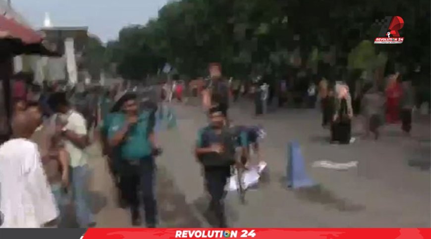 সচিবালয়ের সামনে শিক্ষার্থীদের সঙ্গে আইনশৃঙ্খলা বাহিনীর ধাওয়া-পাল্টা ধাওয়া