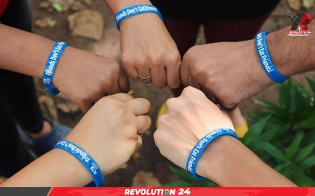 বন্ধুদের জন্য আজকের বিশেষ দিন, যেভাবে শুরু হয়েছিল ‘বন্ধু দিবস’ পালন