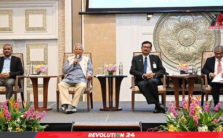 আমরা নির্বাচিত প্রতিনিধিদের কাছে ক্ষমতা হস্তান্তরে প্রস্তুত: ড. ইউনূস