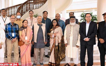 দুর্গাপূজার প্রস্তুতি নিয়ে সনাতন ধর্মের নেতাদের সঙ্গে প্রধান উপদেষ্টার বৈঠক