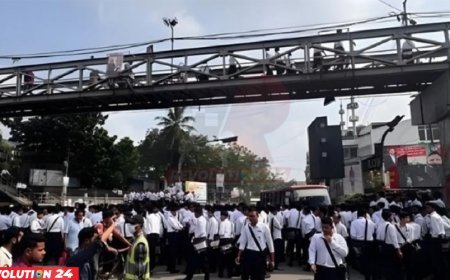 সায়েন্স ল্যাব মোড় অবরোধ ঢাকা কলেজ শিক্ষার্থীদের