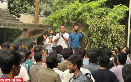 ‘ইলেকশন ইন ফেব্রুয়ারি’ স্লোগানে ঢাবিতে ছাত্রদলের মিছিল