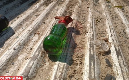 গোপালগঞ্জে গণপূর্ত অফিসে পেট্রোল বোমা নিক্ষেপ, গাড়িতে আগুন