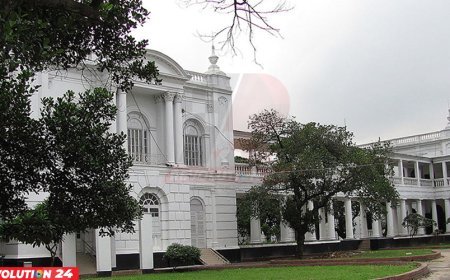 মানবতাবিরোধী অপরাধের মামলায় শেখ হাসিনার রায় পড়া চলছে