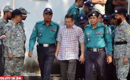 বিমর্ষ মুখে চুপচাপ রায় শুনছেন চৌধুরী আব্দুল্লাহ আল মামুন