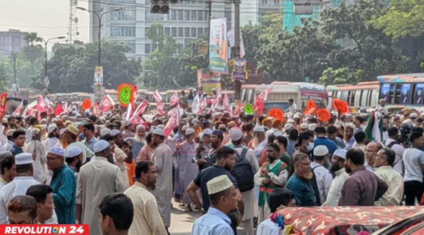 নভেম্বরে গণভোটের দাবিতে উত্তাল পল্টন, যান চলাচল বন্ধ