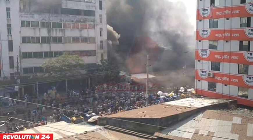 টঙ্গীতে তুলার গোডাউনে অগ্নিকাণ্ড, নিয়ন্ত্রণে ফায়ার সার্ভিসের ৮ ইউনিট