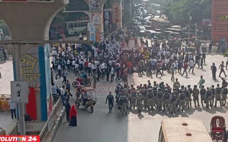 ৫ কলেজের উচ্চমাধ্যমিক শিক্ষার্থীদের শাহবাগ অবরোধ, যান চলাচল বন্ধ