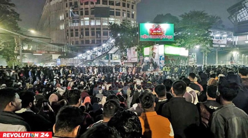 রাত পেরিয়ে সকাল, শাহবাগ ছাড়েননি বিক্ষোভকারীরা