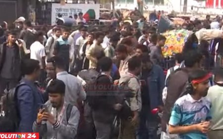 সায়েন্সল্যাবে সাত কলেজ শিক্ষার্থীদের সড়ক অবরোধ, যান চলাচল বন্ধ