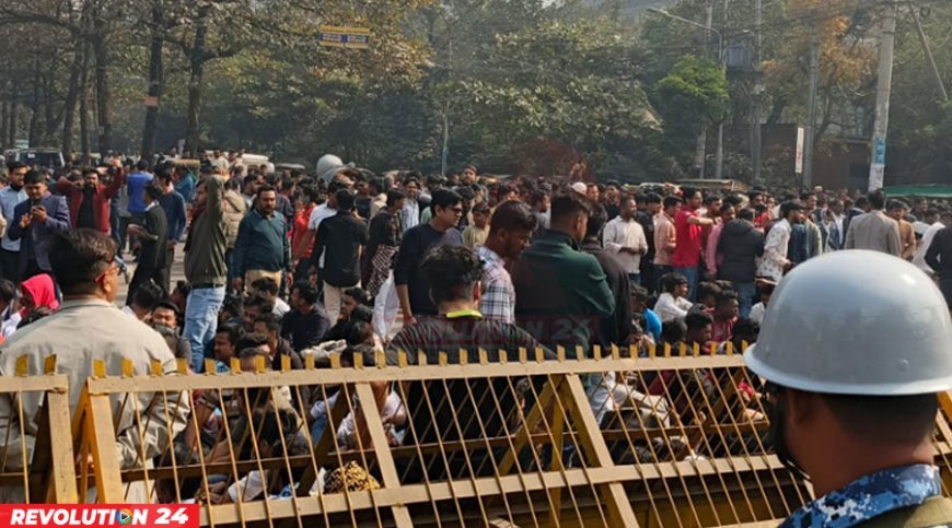 তিন ইস্যুতে ছাত্রদলের ইসি ঘেরাও কর্মসূচি চলছে