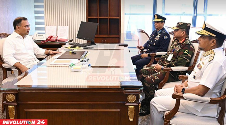 প্রধানমন্ত্রী তারেক রহমানের সঙ্গে তিন বাহিনী প্রধানের সাক্ষাৎ