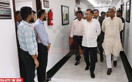 কর্মকর্তাদের সঠিক সময়ে উপস্থিতি নিশ্চিতে সচিবালয়ে প্রধানমন্ত্রীর ঝটিকা পরিদর্শন