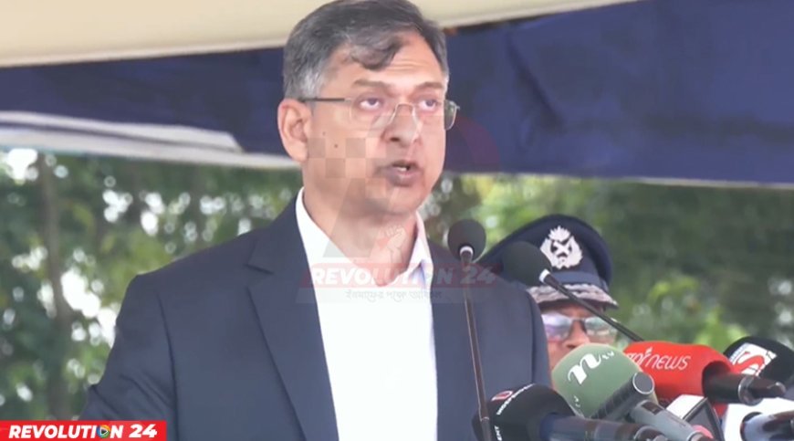 বর্তমান পোশাকে পুলিশ সন্তুষ্ট নয়, আগের পোশাকে ফিরতে সরকার কাজ করছে: স্বরাষ্ট্রমন্ত্রী