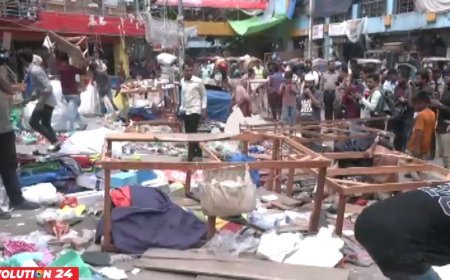 রাজধানীতে উচ্ছেদের নামে চলছে পুলিশ-হকারের ইঁদুর-বিড়াল খেলা