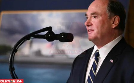 এবার বরখাস্ত হলেন মার্কিন নৌমন্ত্রী, পেন্টাগনে বড় ধরনের রদবদল