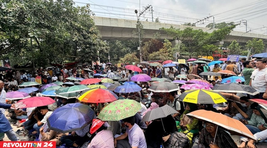 নিয়োগের দাবিতে শাহবাগে শিক্ষকদের গণঅবস্থান