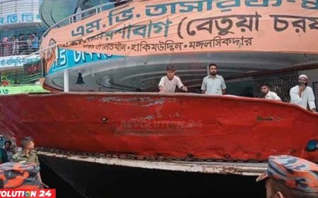 বৈরী আবহাওয়ার কারণে সদরঘাটে লঞ্চ চলাচল সাময়িক বন্ধ