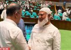 সংসদে হাসিমুখে প্রধানমন্ত্রী ও বিরোধী দলীয় নেতার কুশল বিনিময়