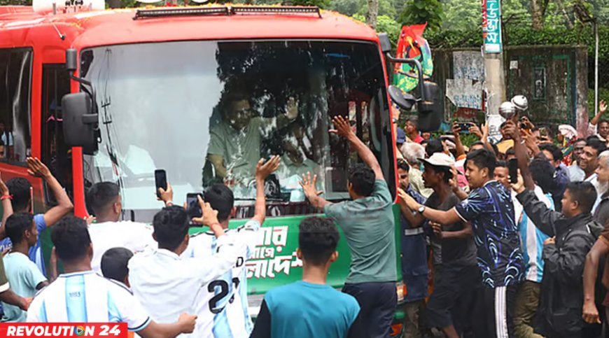 সিলেটে পৌঁছে মৌলভীবাজারের উদ্দেশে রওনা হয়েছেন প্রধানমন্ত্রী