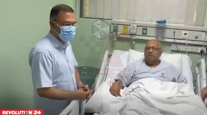 অধ্যাপক পাভেলকে দেখতে হাসপাতালে প্রধানমন্ত্রী