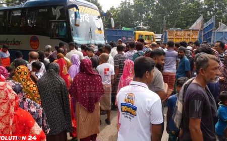 রিকশাকে বাঁচাতে গিয়ে বাসের নিচে, স্ত্রী নিহত সেনাসদস্য স্বামী আহত!