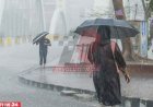 সাতসকালেই বৃষ্টিতে ভিজল ঢাকা ভোগান্তিতে কর্মজীবী মানুষ