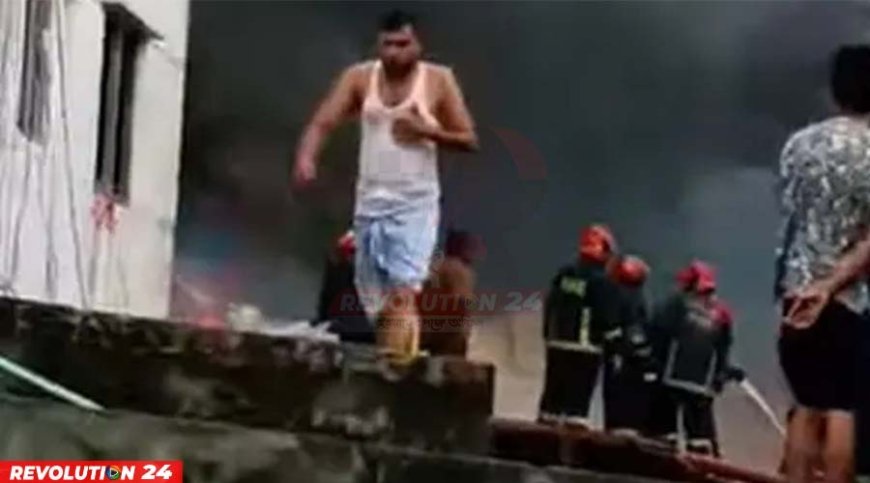 বাড্ডায় ফার্নিচার গোডাউনে ভয়াবহ আগুন এক ঘণ্টার চেষ্টায় আগুন নিয়ন্ত্রণে