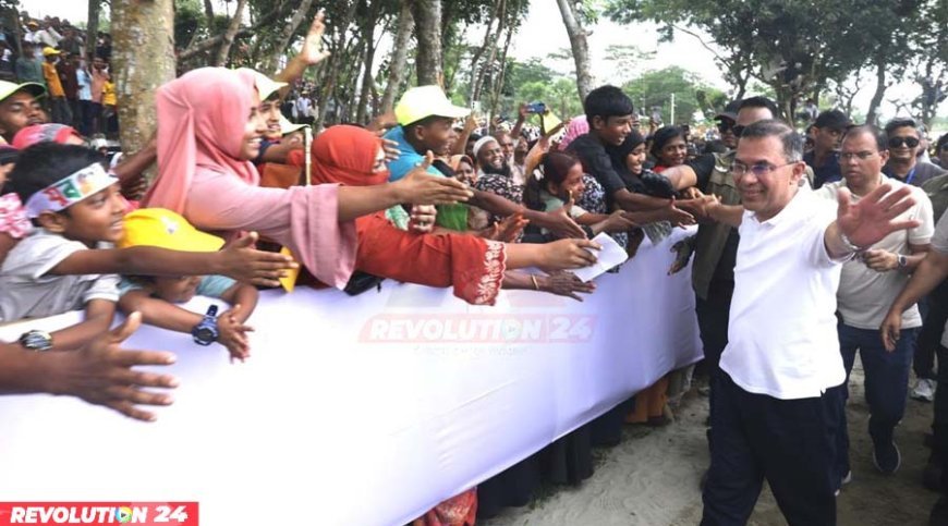 প্রধানমন্ত্রীকে দেখতে প্রতিদিন অপেক্ষা! কয়েক সেকেন্ডের দেখায় গড়ে উঠেছে ভালোবাসার বন্ধন