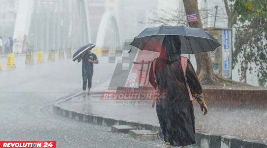 সাতসকালেই বৃষ্টিতে ভিজল ঢাকা ভোগান্তিতে কর্মজীবী মানুষ