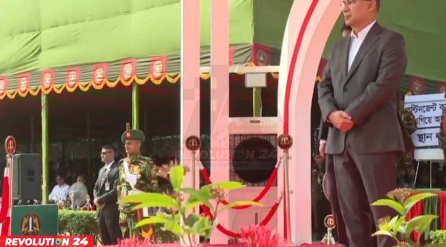 সেনাবাহিনীর ৭ ইউনিটকে জাতীয় পতাকা দিলেন প্রধানমন্ত্রী